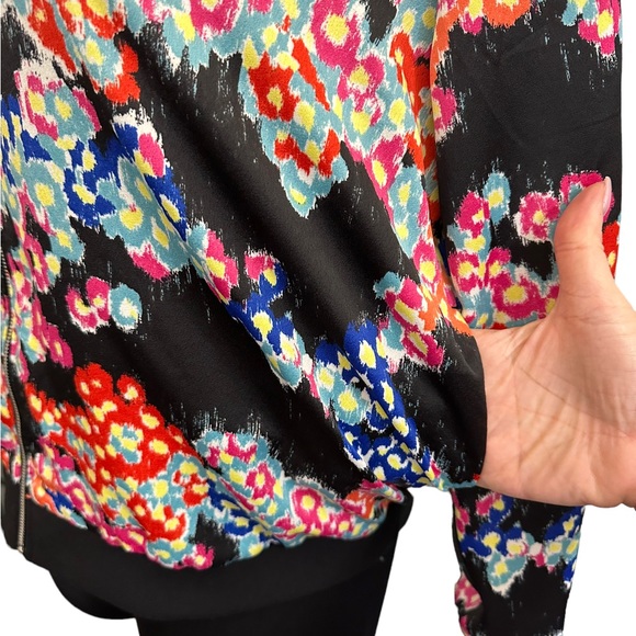 Jason Wu black bomber jacket with floral print. Size M. Pockets. Lined. - Picture 11 of 16